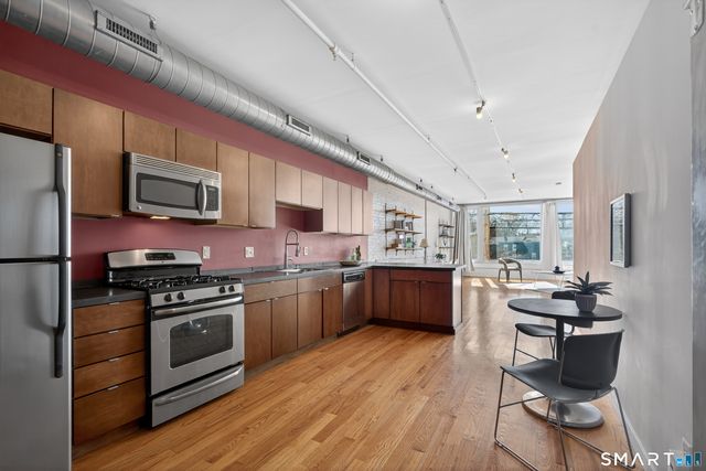 817 Grand Avenue 202, New Haven, CT 06511