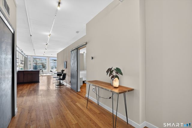 817 Grand Avenue 202, New Haven, CT 06511