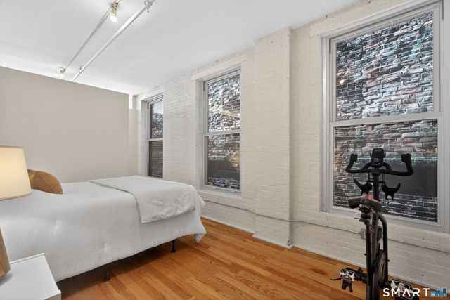 817 Grand Avenue 202, New Haven, CT 06511