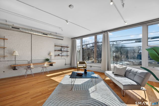 817 Grand Avenue 202, New Haven, CT 06511