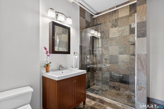 817 Grand Avenue 202, New Haven, CT 06511