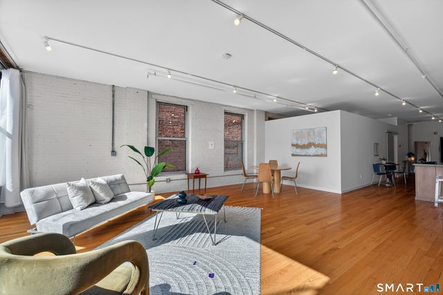 817 Grand Avenue 202, New Haven, CT 06511