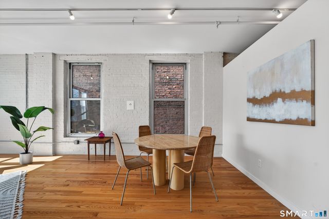 817 Grand Avenue 202, New Haven, CT 06511