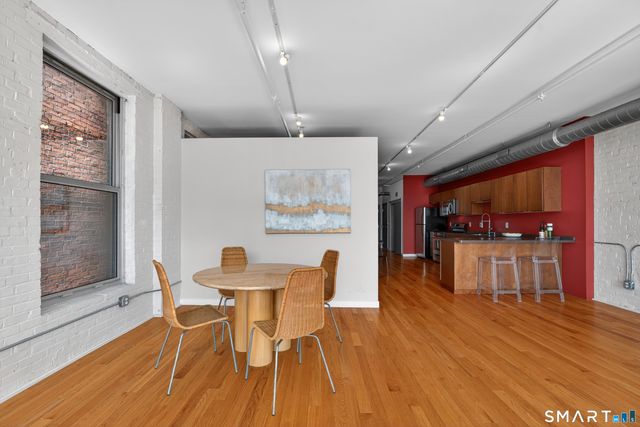 817 Grand Avenue 202, New Haven, CT 06511