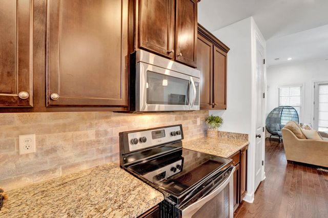 1965 ROCHELLE LN, Cordova, TN 38016