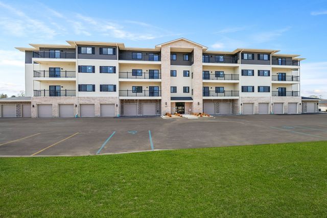 2034 W 75th Place 37, Merrillville, IN 46410