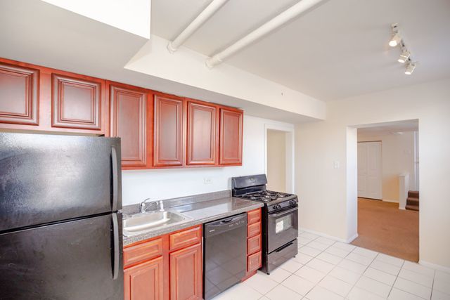 5423 W Montrose Avenue NB, Chicago, IL 60641