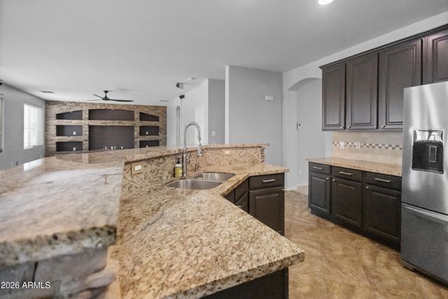8352 W MOLLY Lane, Peoria, AZ 85383