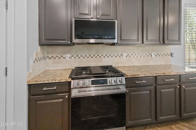 8352 W MOLLY Lane, Peoria, AZ 85383