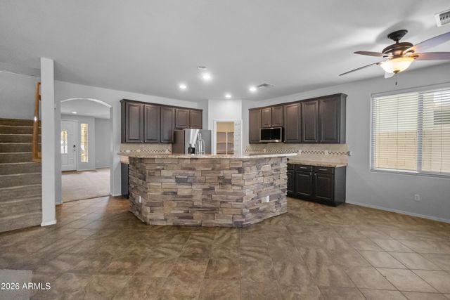 8352 W MOLLY Lane, Peoria, AZ 85383