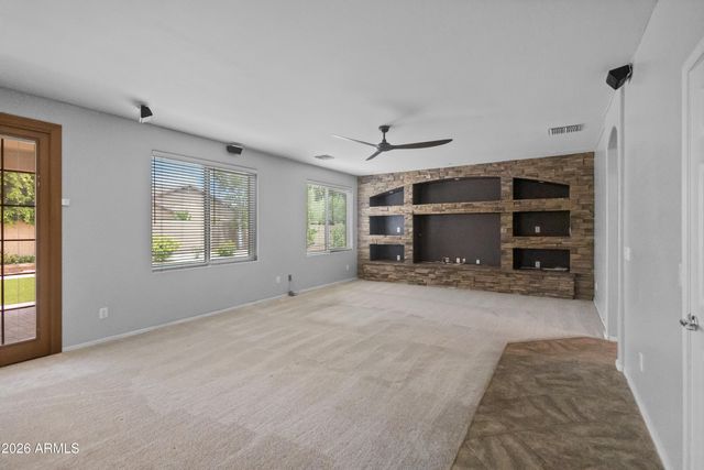 8352 W MOLLY Lane, Peoria, AZ 85383