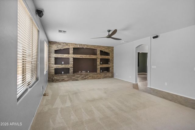 8352 W MOLLY Lane, Peoria, AZ 85383