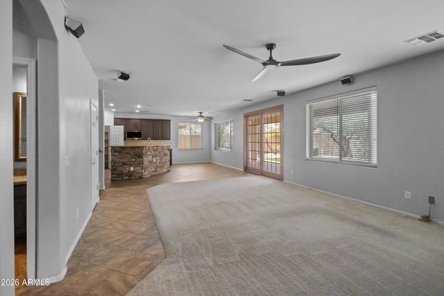 8352 W MOLLY Lane, Peoria, AZ 85383