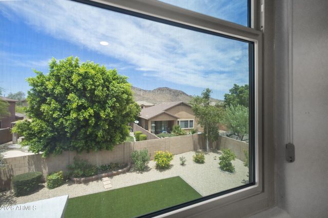 8352 W MOLLY Lane, Peoria, AZ 85383