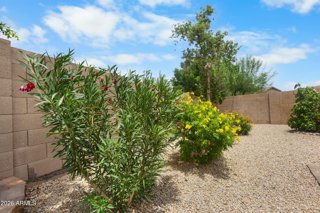 8352 W MOLLY Lane, Peoria, AZ 85383
