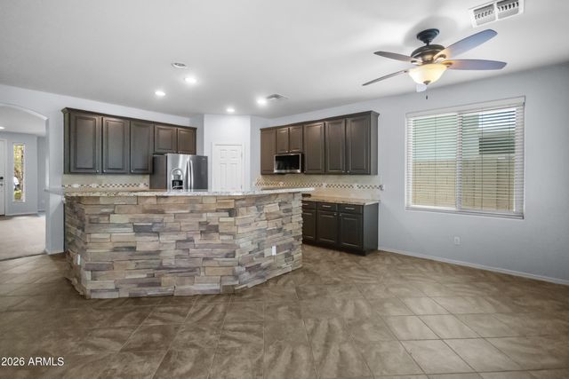8352 W MOLLY Lane, Peoria, AZ 85383