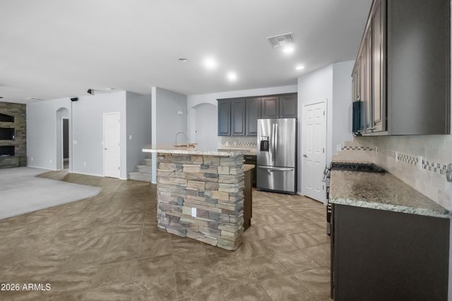 8352 W MOLLY Lane, Peoria, AZ 85383