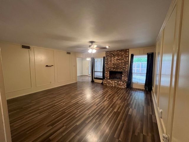 1009 Towne Lake Dr, Longview, TX 75601