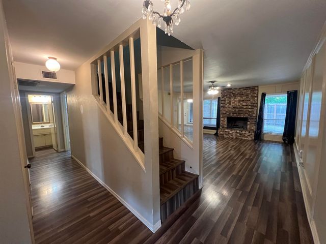 1009 Towne Lake Dr, Longview, TX 75601