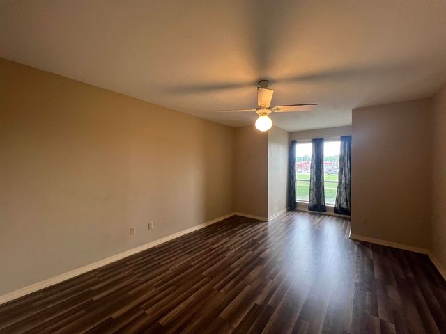 1009 Towne Lake Dr, Longview, TX 75601