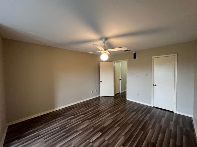 1009 Towne Lake Dr, Longview, TX 75601