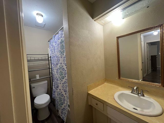 1009 Towne Lake Dr, Longview, TX 75601