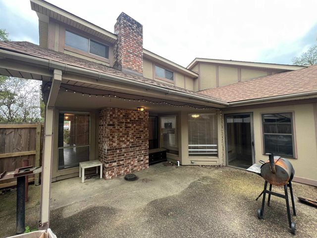 1009 Towne Lake Dr, Longview, TX 75601