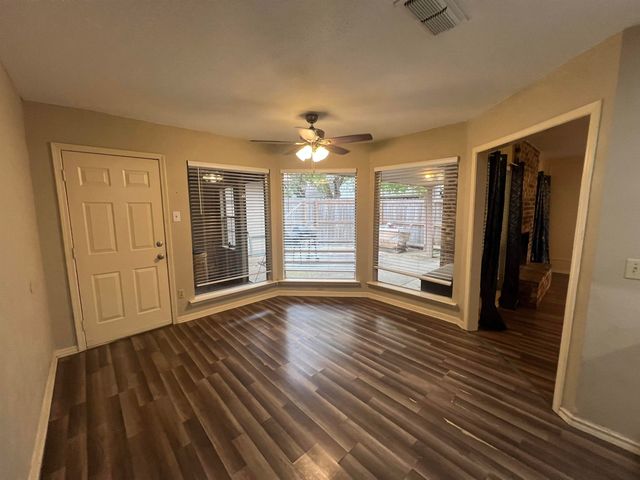 1009 Towne Lake Dr, Longview, TX 75601