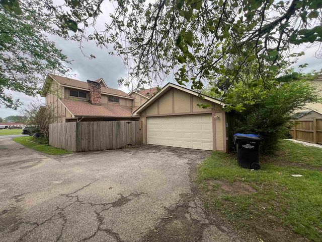 1009 Towne Lake Dr, Longview, TX 75601