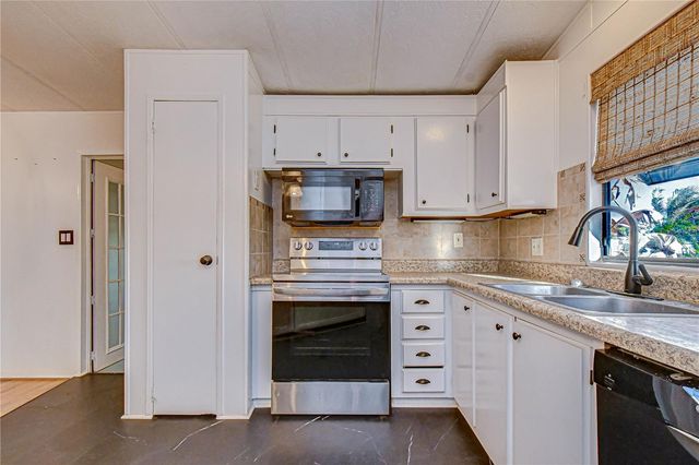 5438 ANTIGUA DRIVE, Zephyrhills, FL 33541