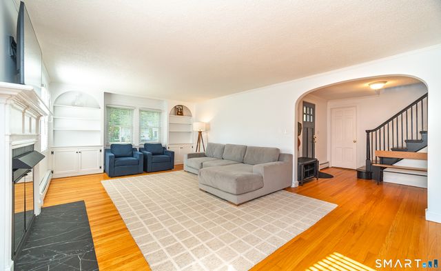 137 Mohawk Drive, West Hartford, CT 06117
