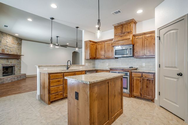 316 Madison Street, Burleson, TX 76028