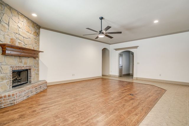 316 Madison Street, Burleson, TX 76028
