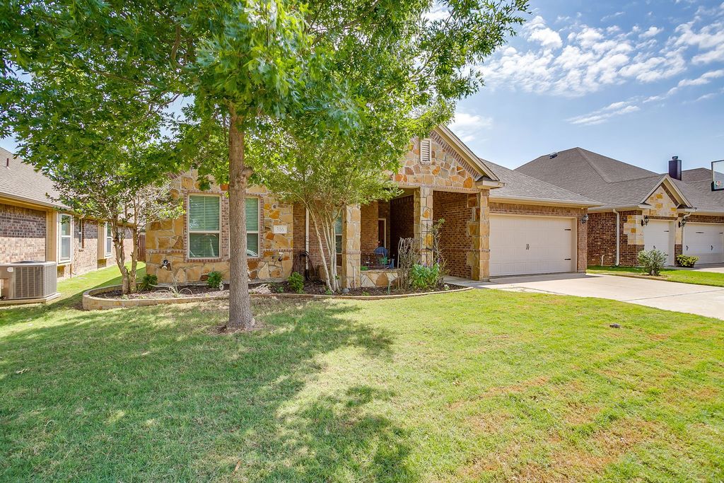 316 Madison Street, Burleson, TX 76028