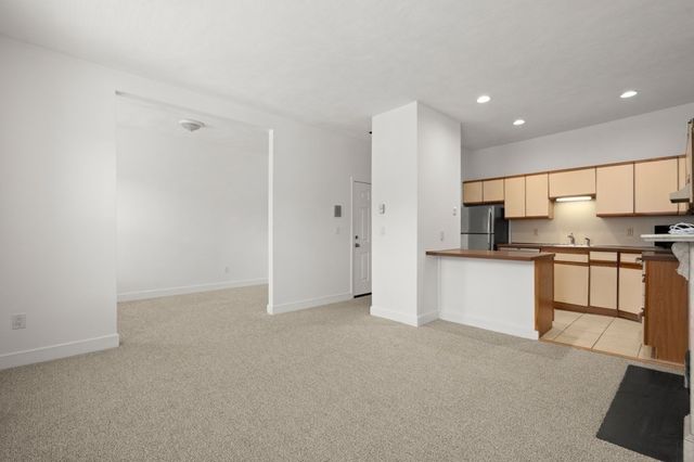 664 Massachusetts Ave 4, Boston, MA 02118