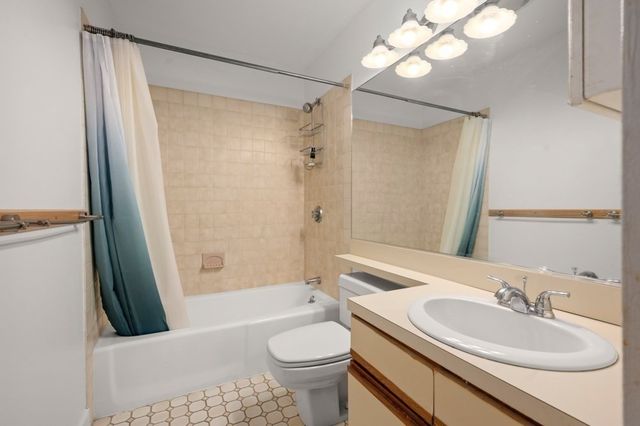 664 Massachusetts Ave 4, Boston, MA 02118