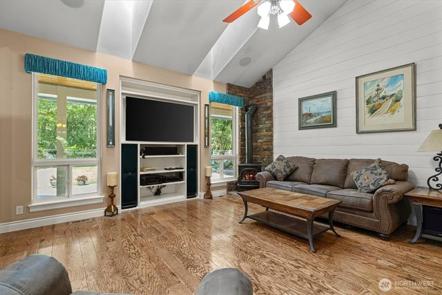 500 Wandering Lane, Coupeville, WA 98239