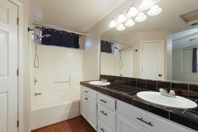 2142 Bluejay Way, Lodi, CA 95240