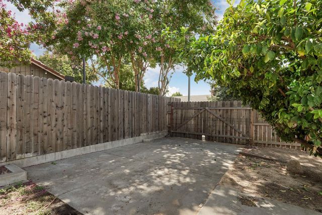 2142 Bluejay Way, Lodi, CA 95240