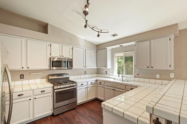 2142 Bluejay Way, Lodi, CA 95240