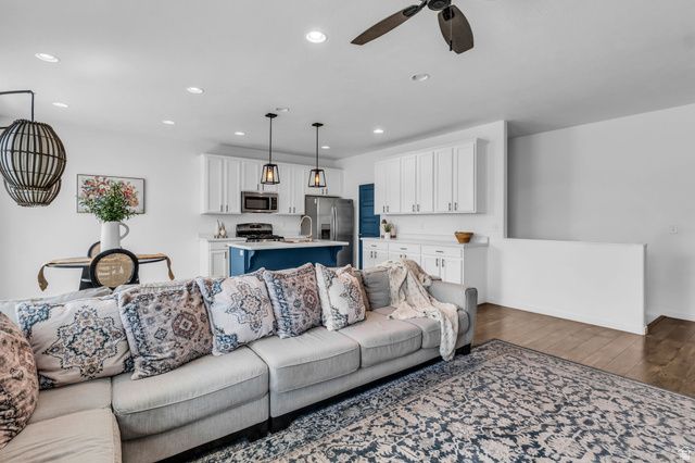 193 E OLIVIA LN, Saratoga Springs, UT 84045