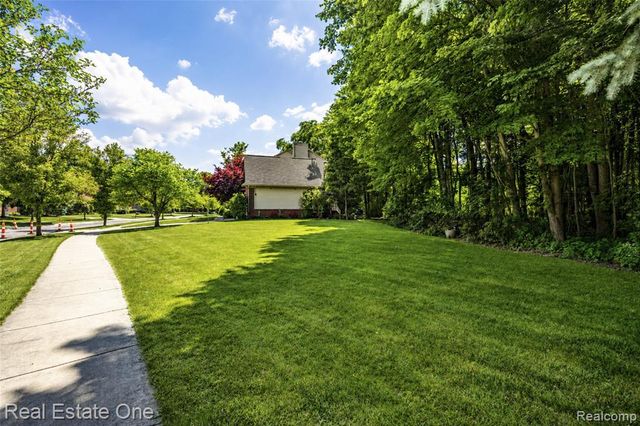 3481 Castlewood Court, Wixom, MI 48393