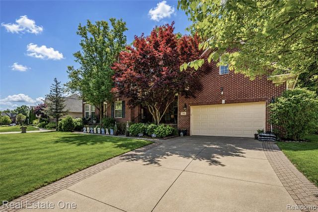 3481 Castlewood Court, Wixom, MI 48393