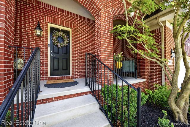 3481 Castlewood Court, Wixom, MI 48393