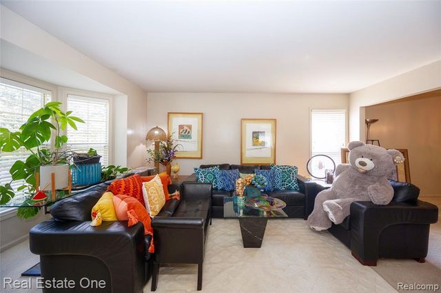 3481 Castlewood Court, Wixom, MI 48393