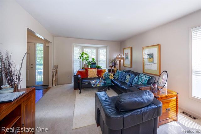 3481 Castlewood Court, Wixom, MI 48393