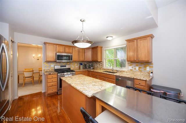 3481 Castlewood Court, Wixom, MI 48393