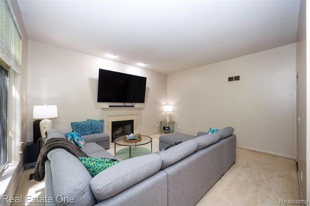 3481 Castlewood Court, Wixom, MI 48393