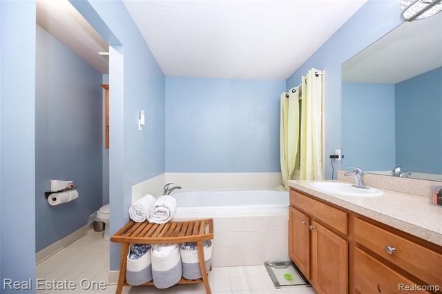 3481 Castlewood Court, Wixom, MI 48393