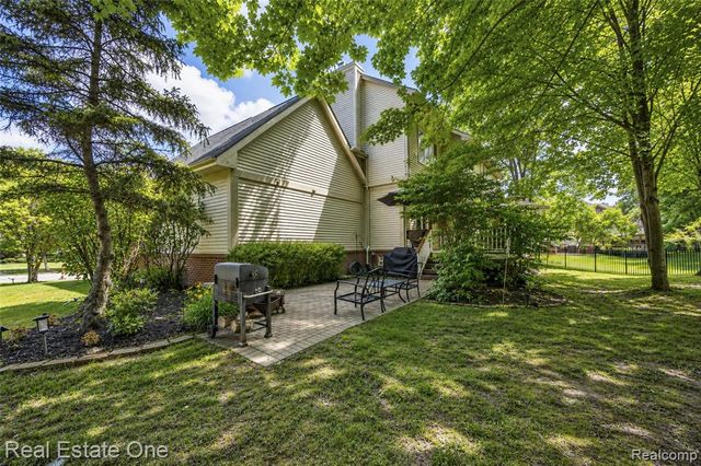 3481 Castlewood Court, Wixom, MI 48393